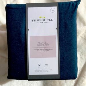 NWT King cotton flannel sheet set by Threshold. Navy Blue.